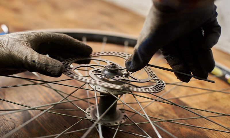 Maintenance d'une roue de vélo